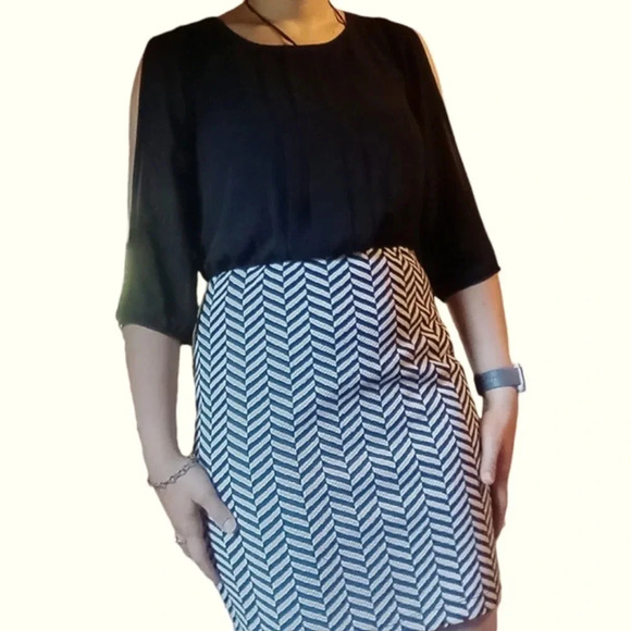 4/$15 iZ Byer Mini Black and White Chevron Paterned Size Medium Dress - Picture 1 of 9